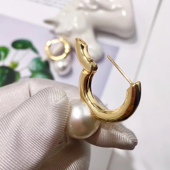 Big Imitation Pearl Gold Hoop Earrings - Picture 4 of 7